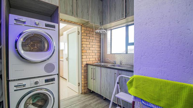 6 Bedroom Property for Sale in Dana Bay Western Cape